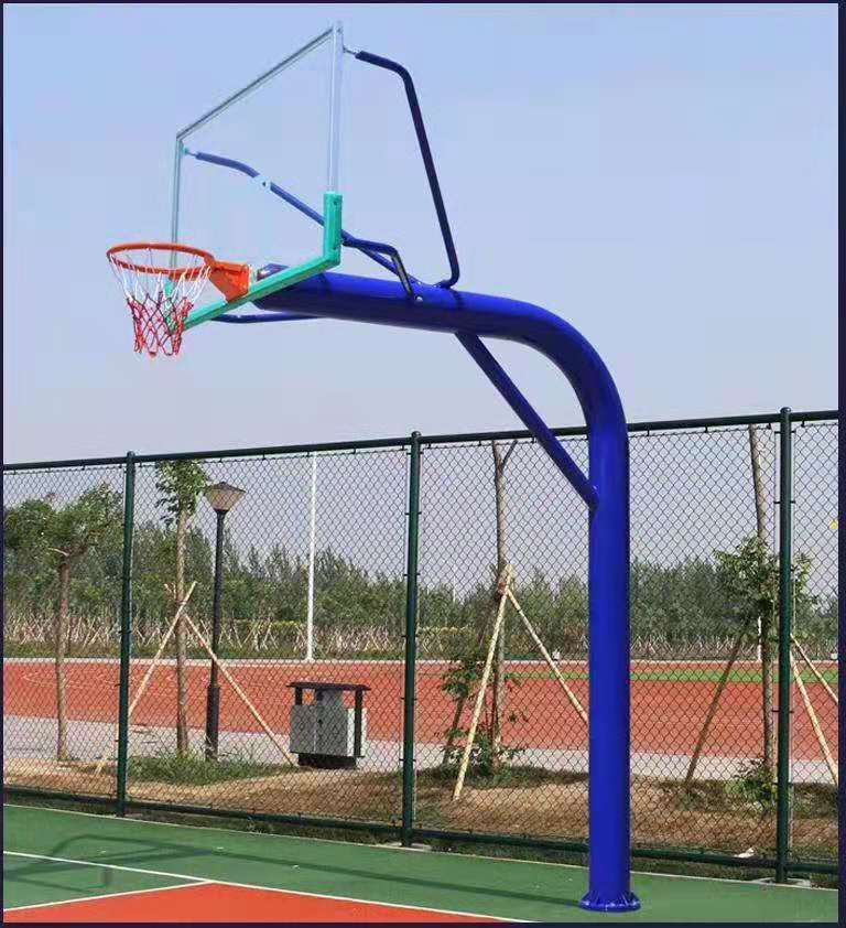 正规篮球球场上有哪些设备